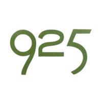 925